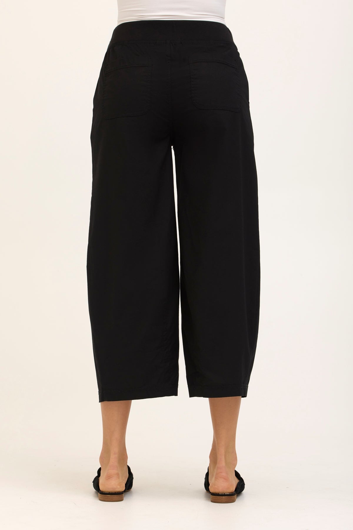Benson Stretch Poplin Pull-On Waist Barrel Crop Pant Black - XCVI
