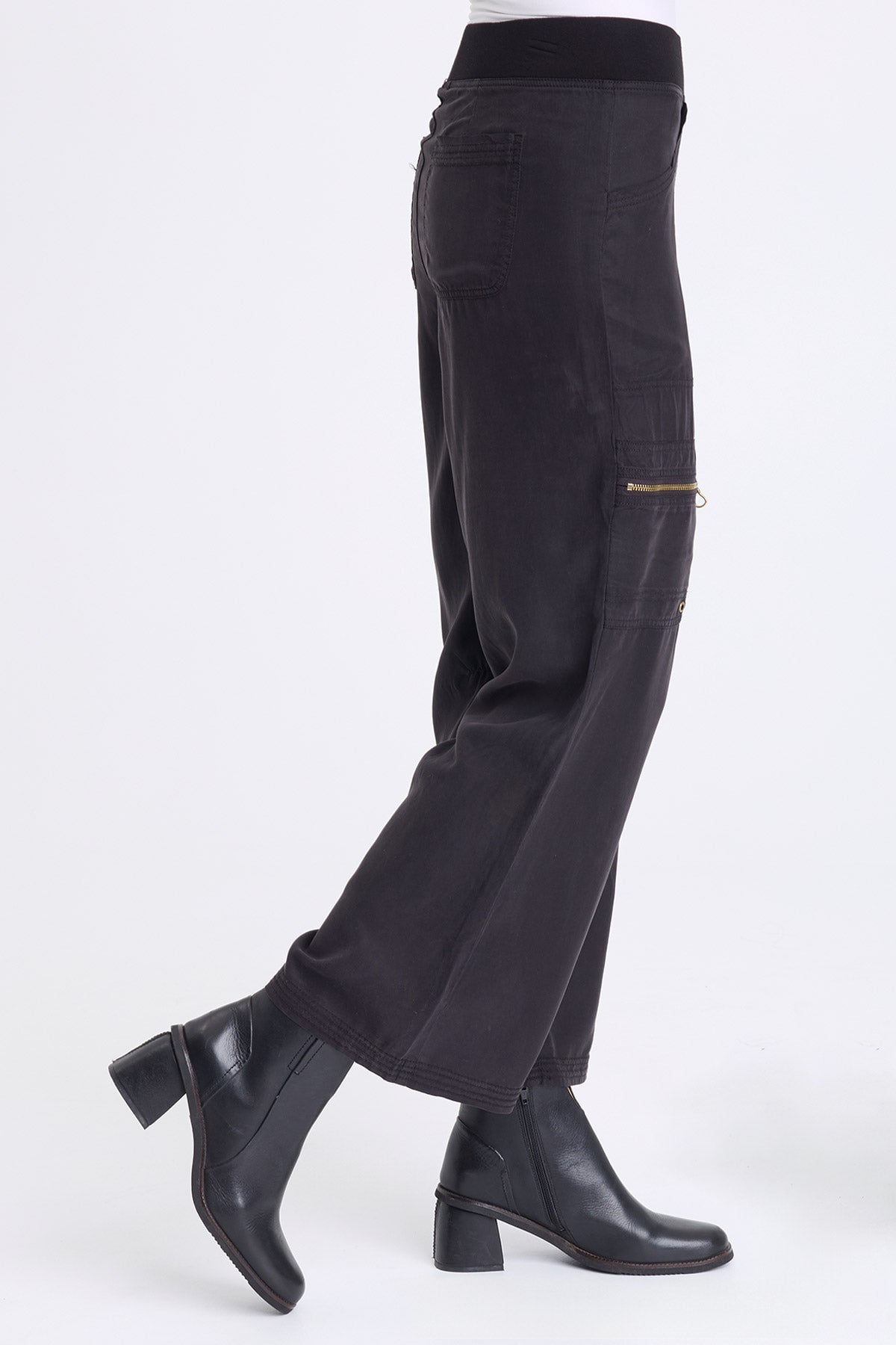 Odran Soft Twill Zippered Cargo Pockets Subtle Wide Leg Pant Black - XCVI