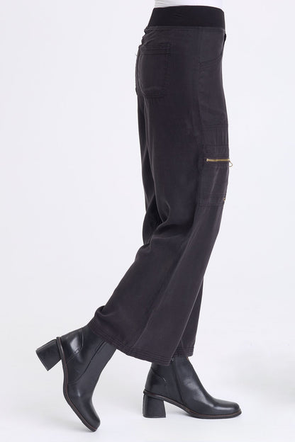 Odran Soft Twill Zippered Cargo Pockets Subtle Wide Leg Pant Black - XCVI