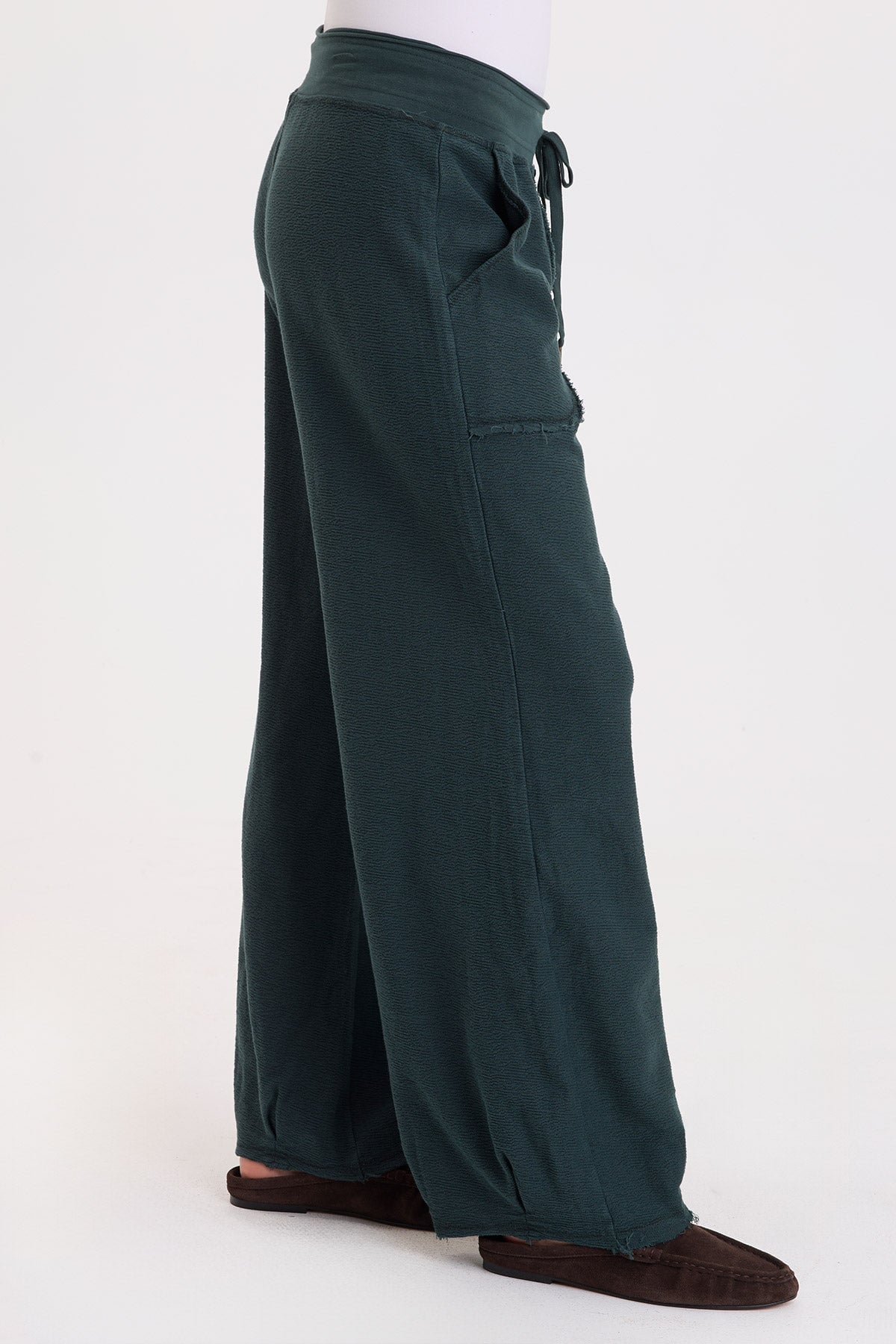 Wearables Himesh Crepe-Knit Pleated Leg Pant Vining Ivy Pigment - XCVI
