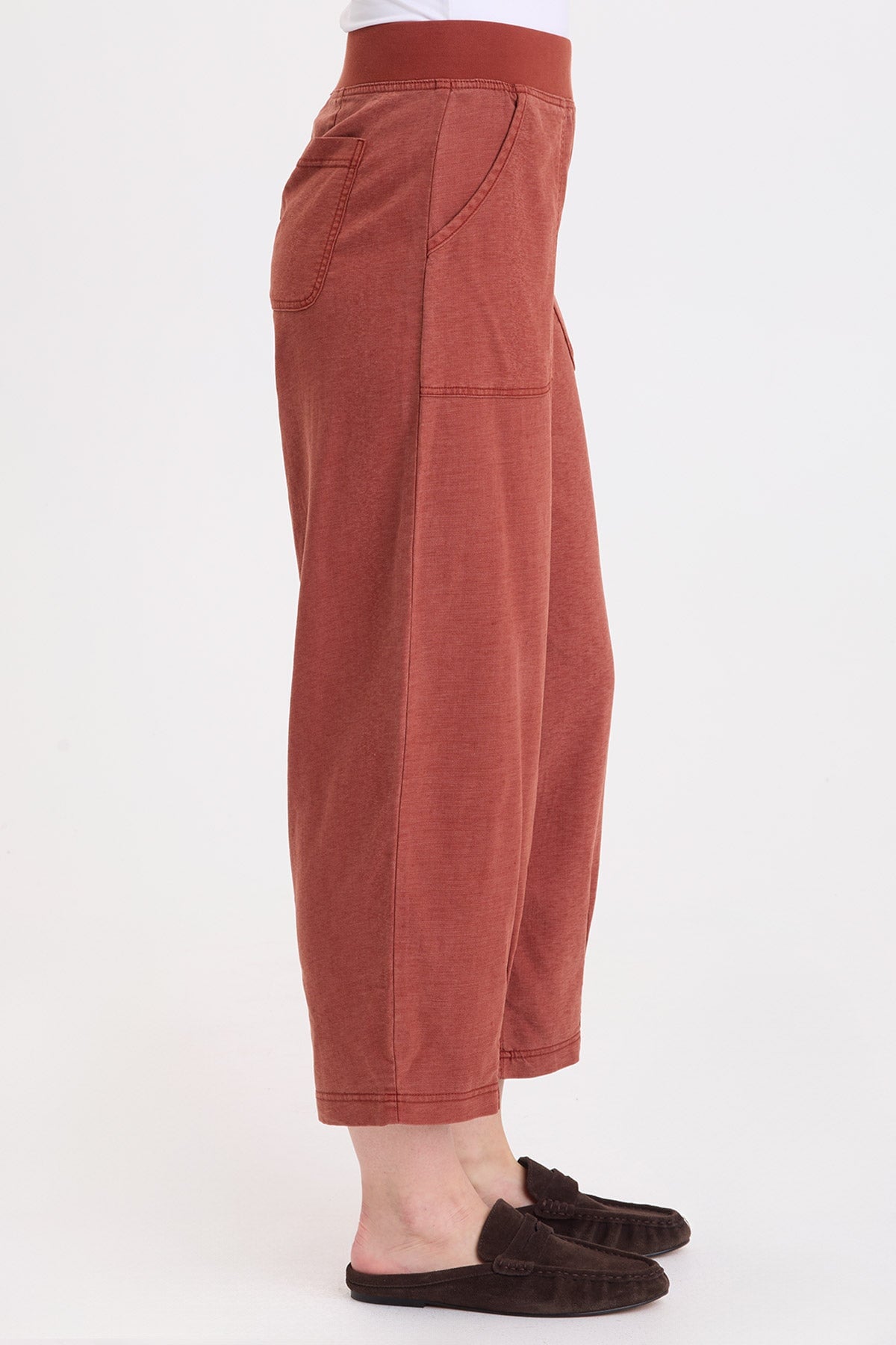 Wearables Festus Twill Tapered Pleated Hem Pull-On Crop Mahogany Pigment - XCVI