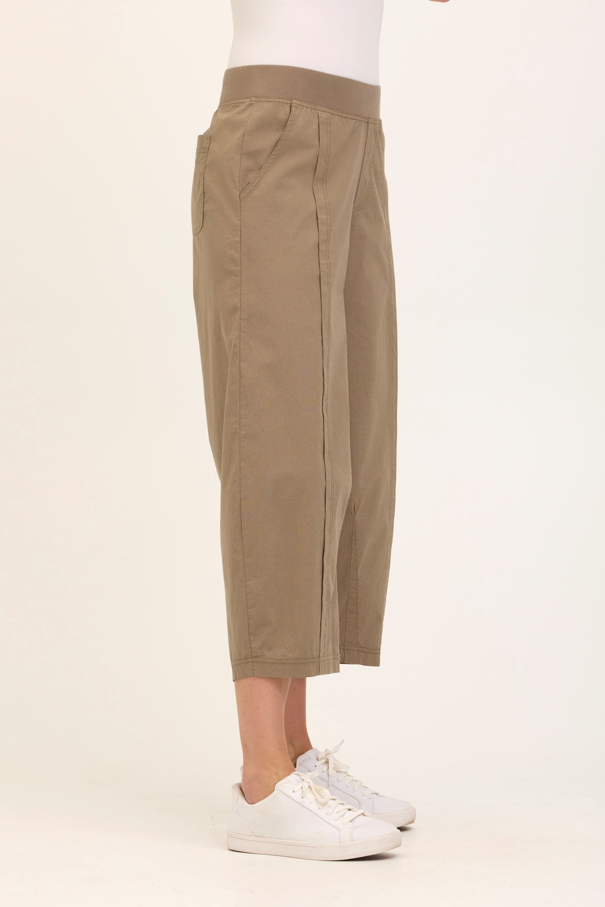Benson Stretch Poplin Pull-On Waist Barrel Crop Pant Truffle - XCVI