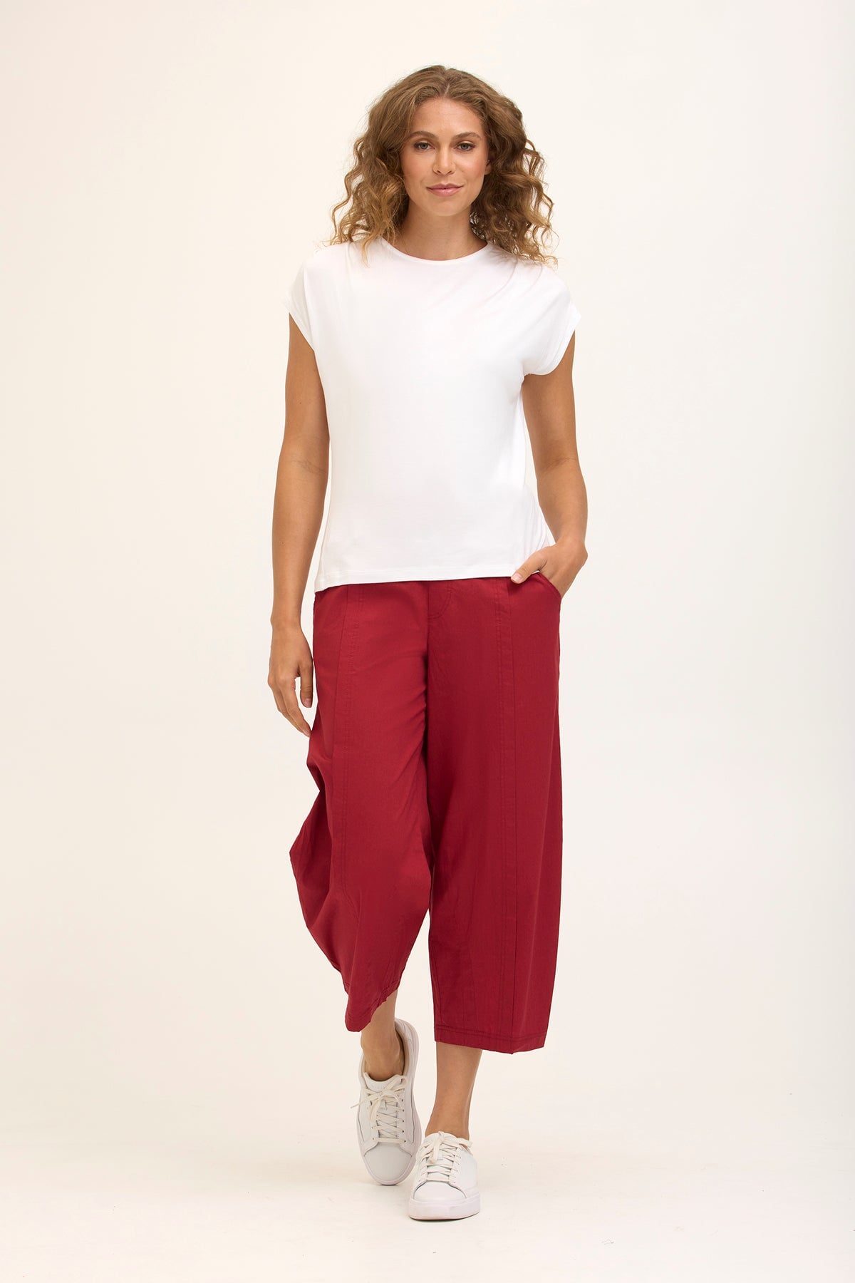 Benson Stretch Poplin Pull-On Waist Barrel Crop Pant Crimson - XCVI