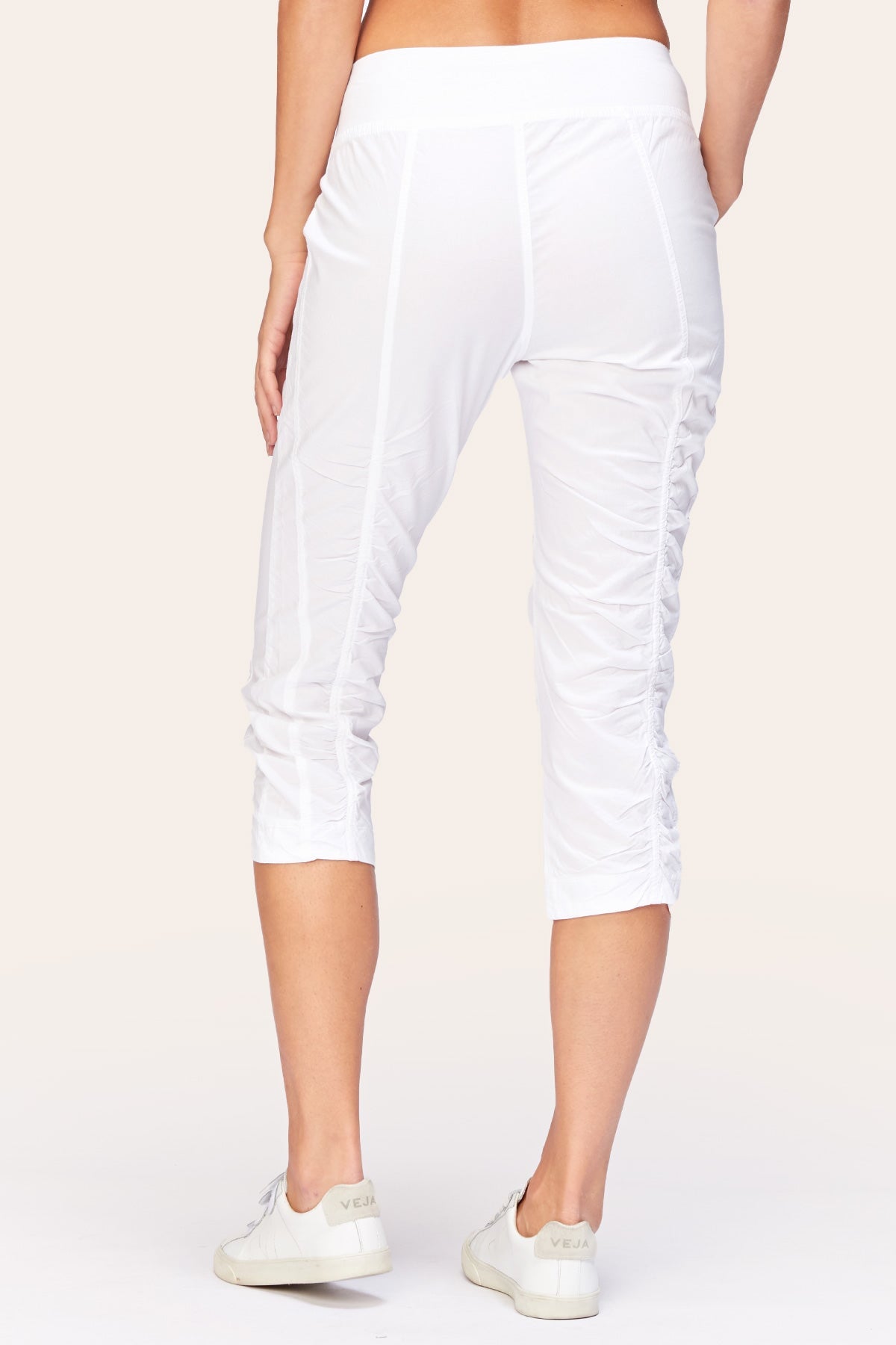 Iris Crop in White  - XCVI