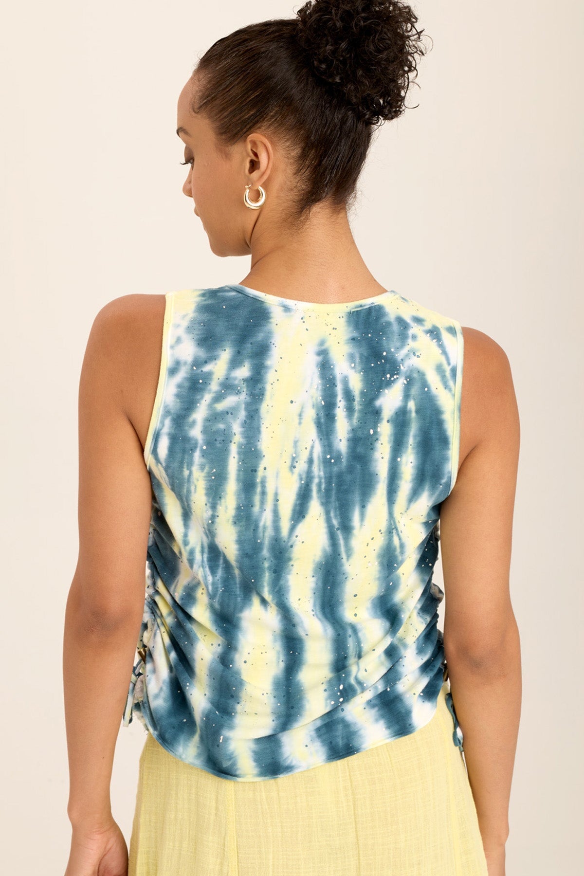 Wearables Ileana Cinched Soft Twill V-Neck Tank with adjustable side seam and jersey contrast + brass hardware in Yellow Flecked Wash Daybreak - XCVI