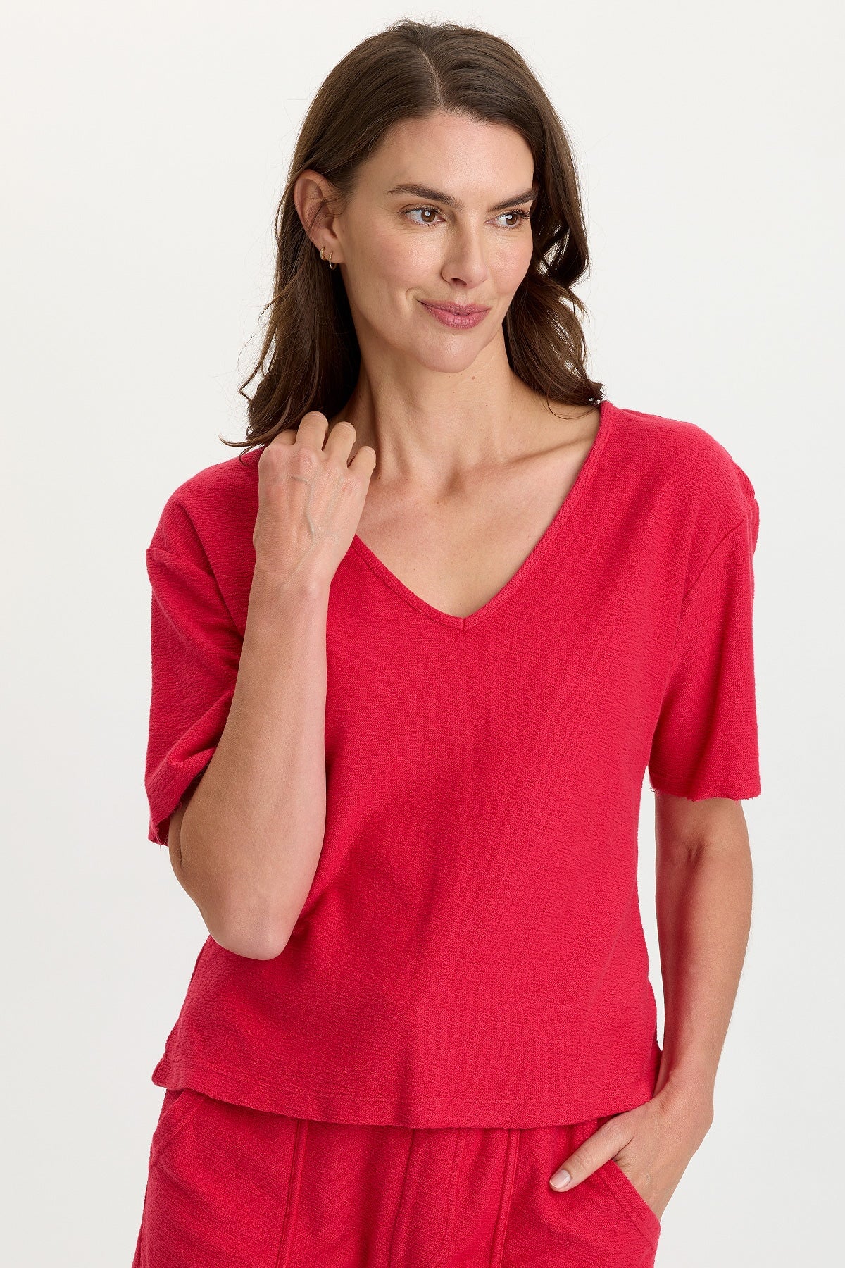Lorn 100% Cotton Crepe Knit Short Sleeve V-Neck Tee San Marzano Pigment - XCVI