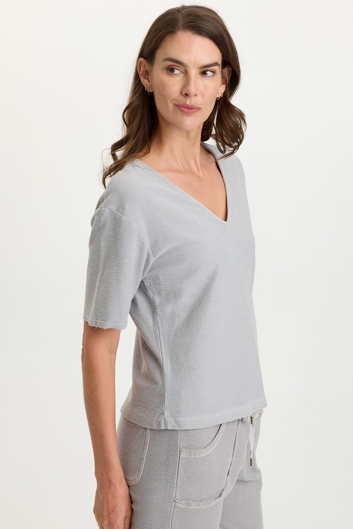 Lorn 100% Cotton Crepe Knit Short Sleeve V-Neck Tee Soft Pebble Pigment - XCVI