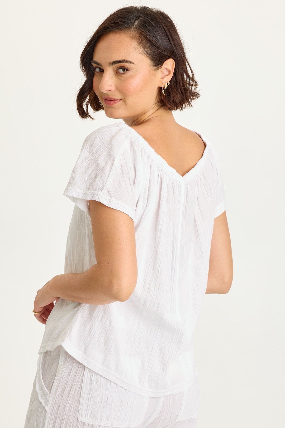 Wearables Selda Textured Gauze Cinched Tie Neck Flutter Short Sleeves Top White - XCVI