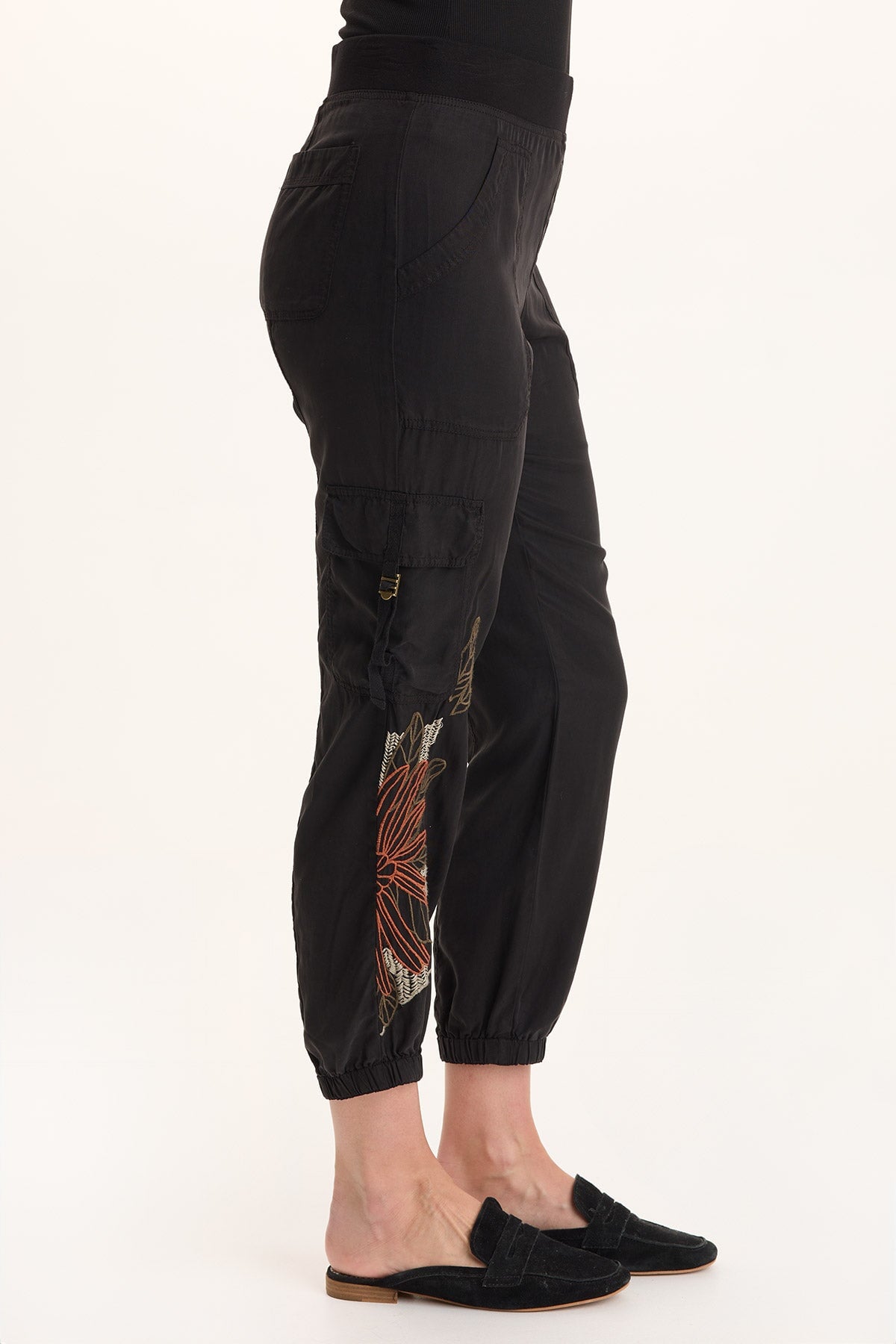 Embroidered Darri Twill Jogger Pant Black - XCVI
