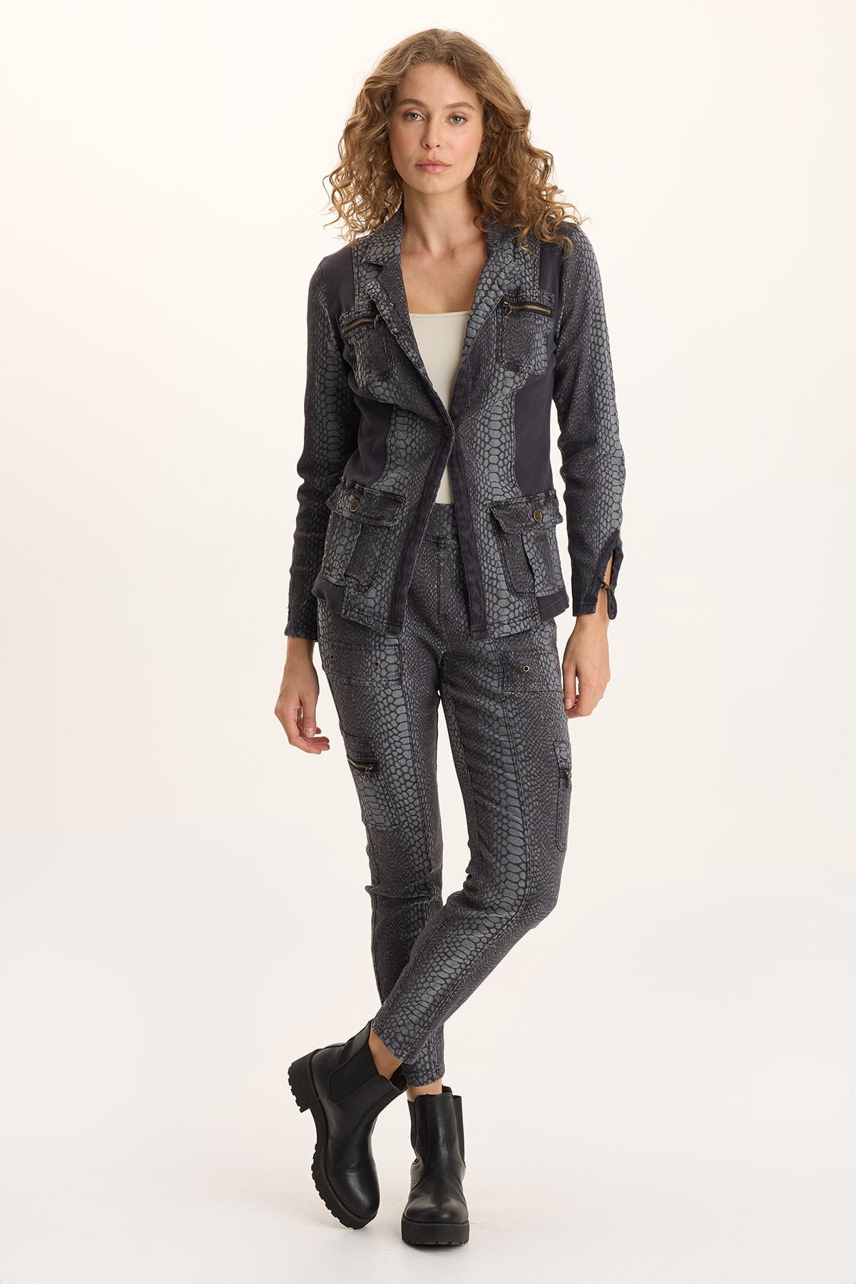 Gamlin Textured Jacquard Elevated Legging Ashlar - XCVI
