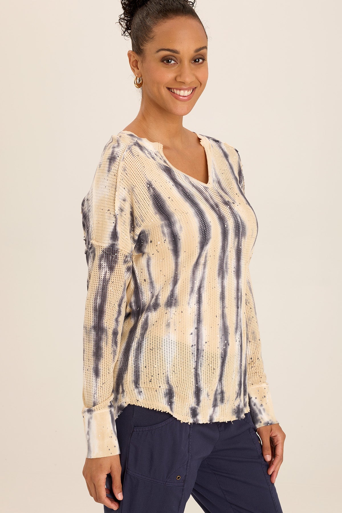 Wearables Bullock Mesh V-Neck Pullover with rib detail and drop shoulder in Blue Flecked Wash - XCVI