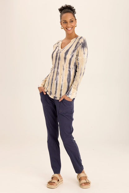 Wearables Bullock Mesh V-Neck Pullover with rib detail and drop shoulder in Blue Flecked Wash - XCVI