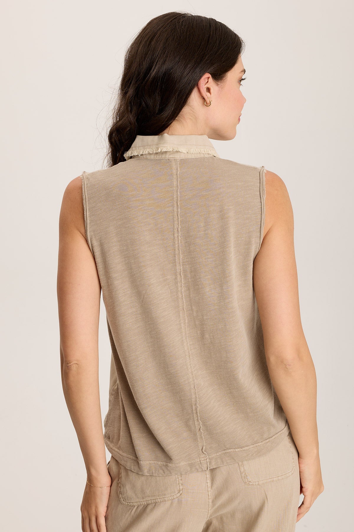 Rein Sleeveless Polo – Snap Front with Cinched Hemline Tanglewood Pigment - XCVI