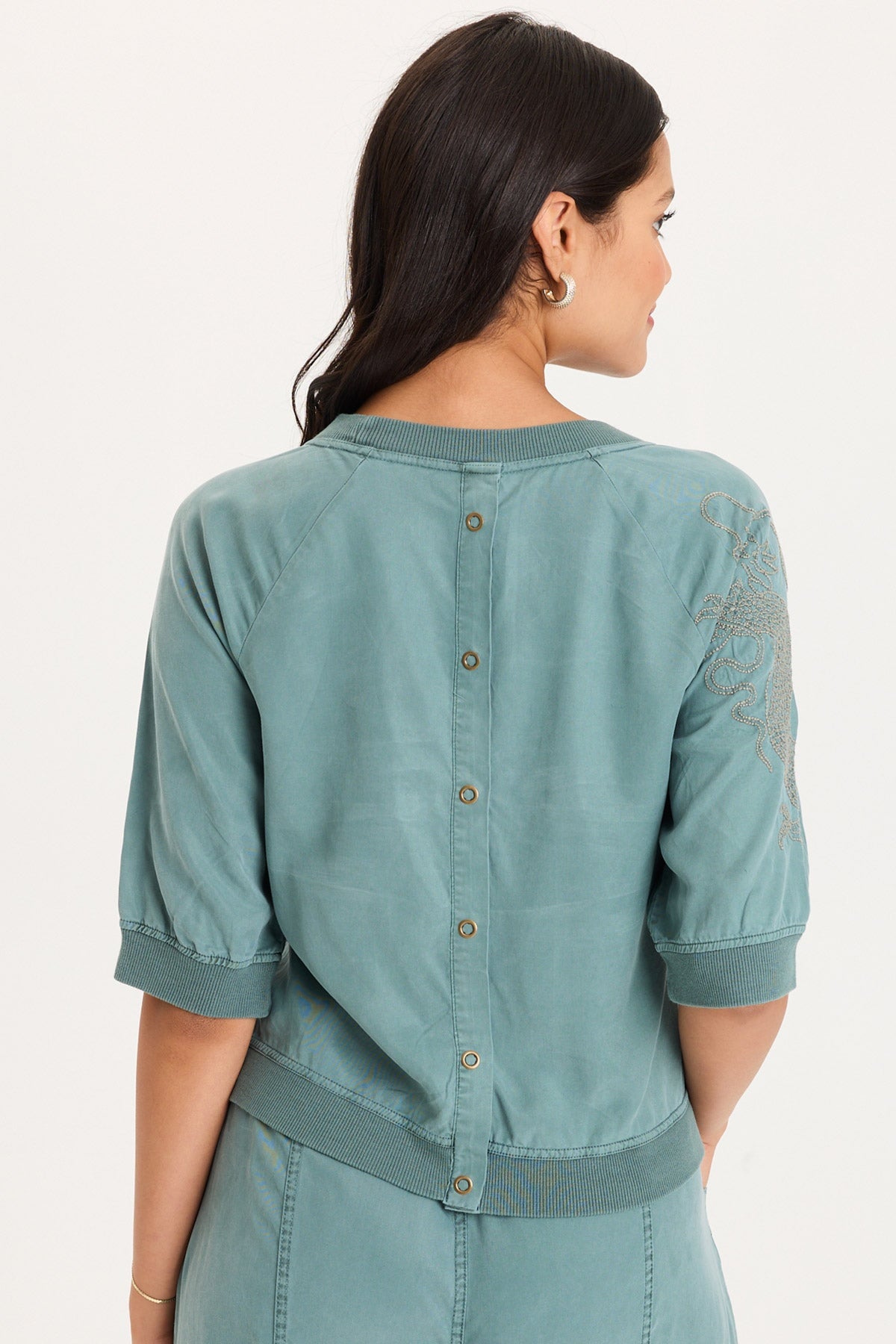 Linton Embroidered Twill/Rib Elongaed Raglan Short Sleeves Snap-Up Back Top Ocean Storm Pigment - XCVI