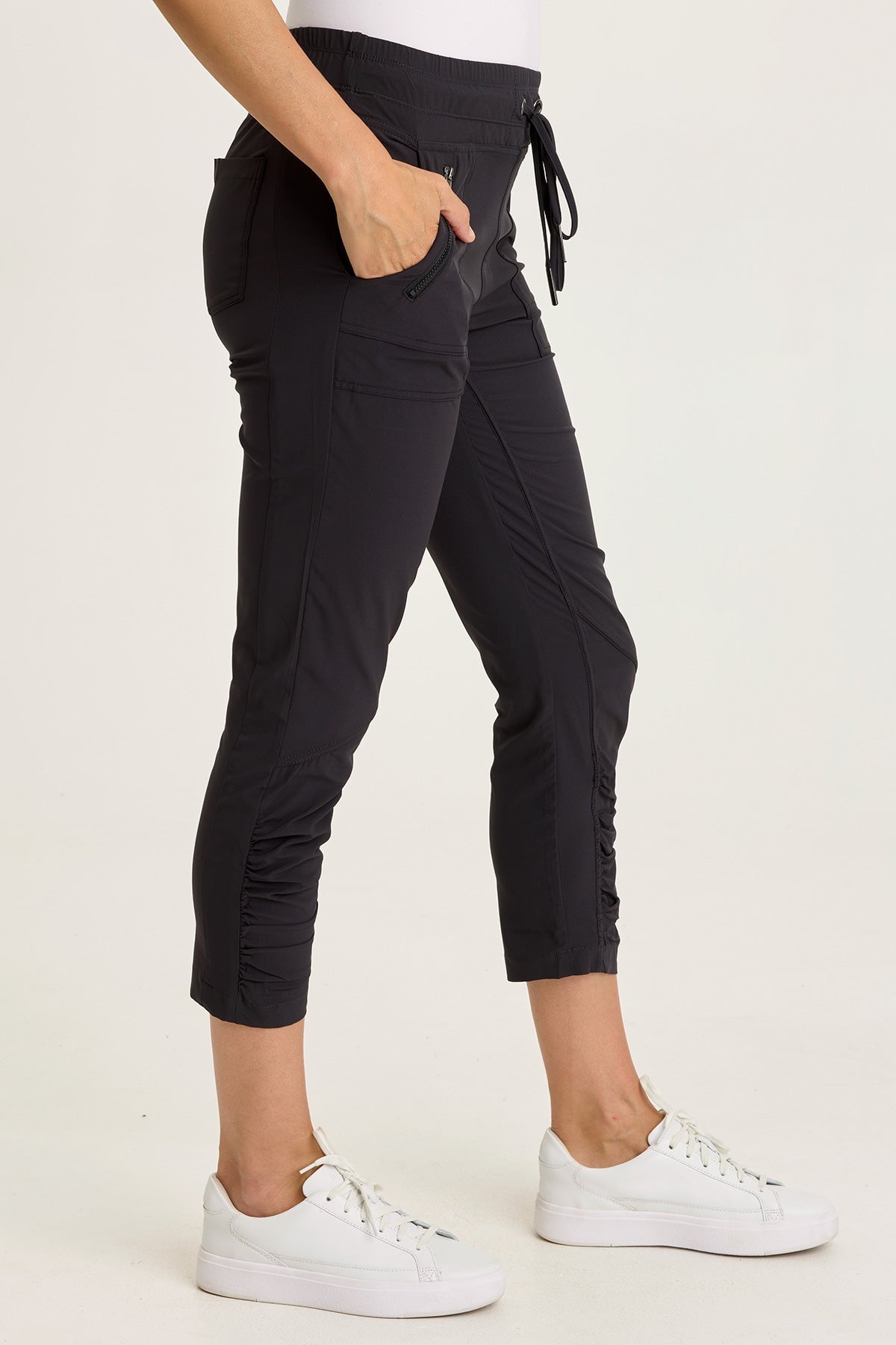 Aksana Legging in Black Black - XCVI