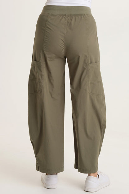 Pender Poplin Pull-On Barrel Pant English Moss - XCVI