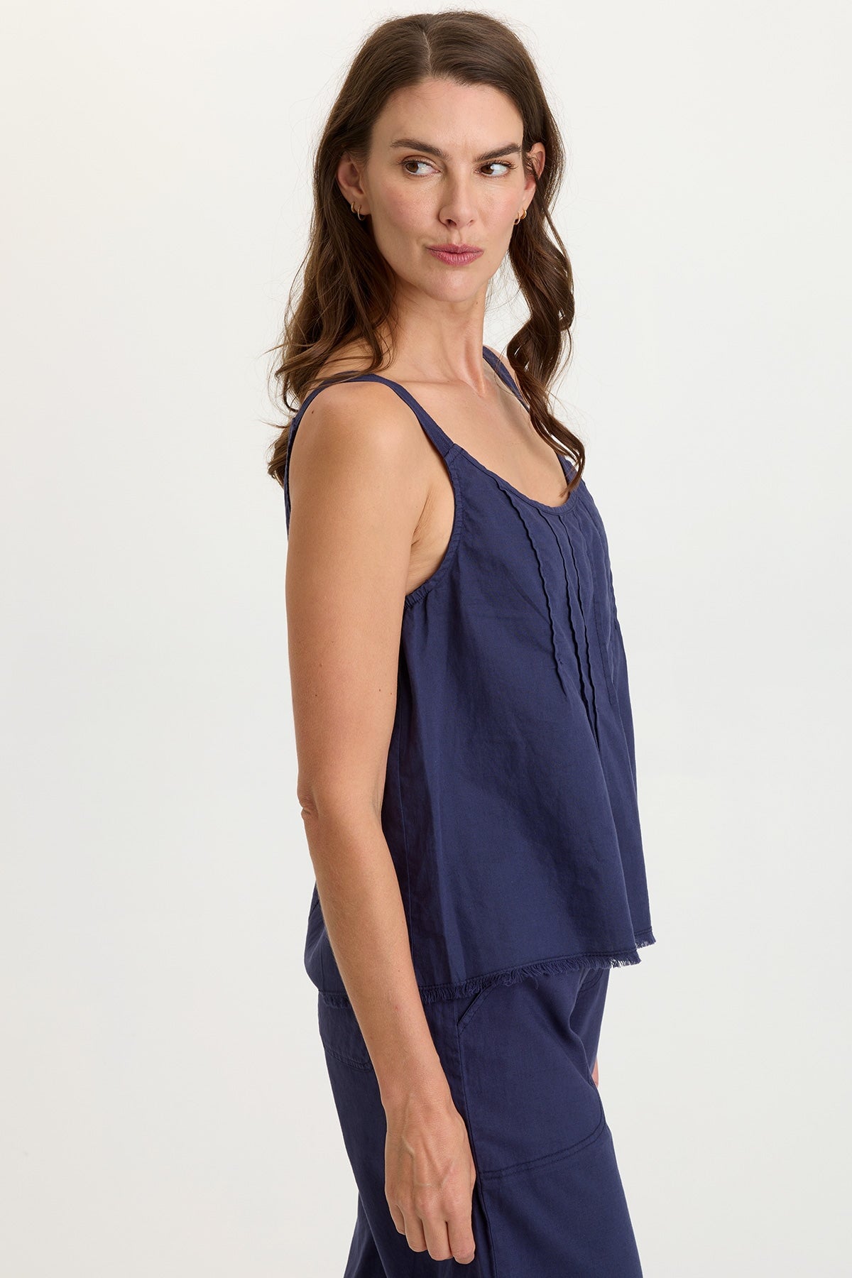 Wearables Shawnie Flowy Linen Pintuck Tank Navy - XCVI