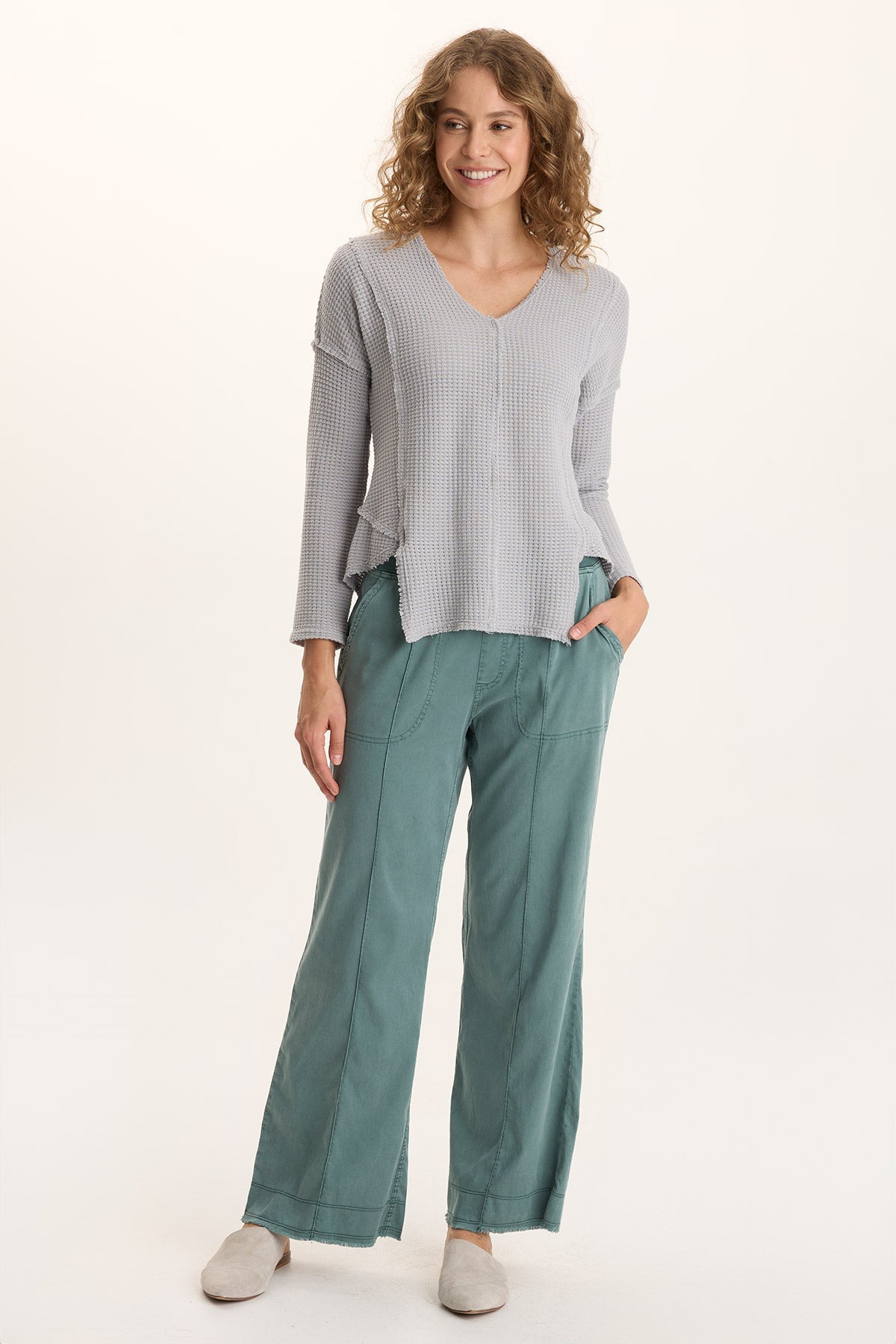 Arnie Thermal Asymmetrical Hem V-Neck Long-Sleeve Top Soft Pebble Pigment - XCVI