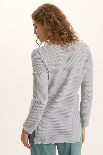 Arnie Thermal Asymmetrical Hem V-Neck Long-Sleeve Top Soft Pebble Pigment - XCVI
