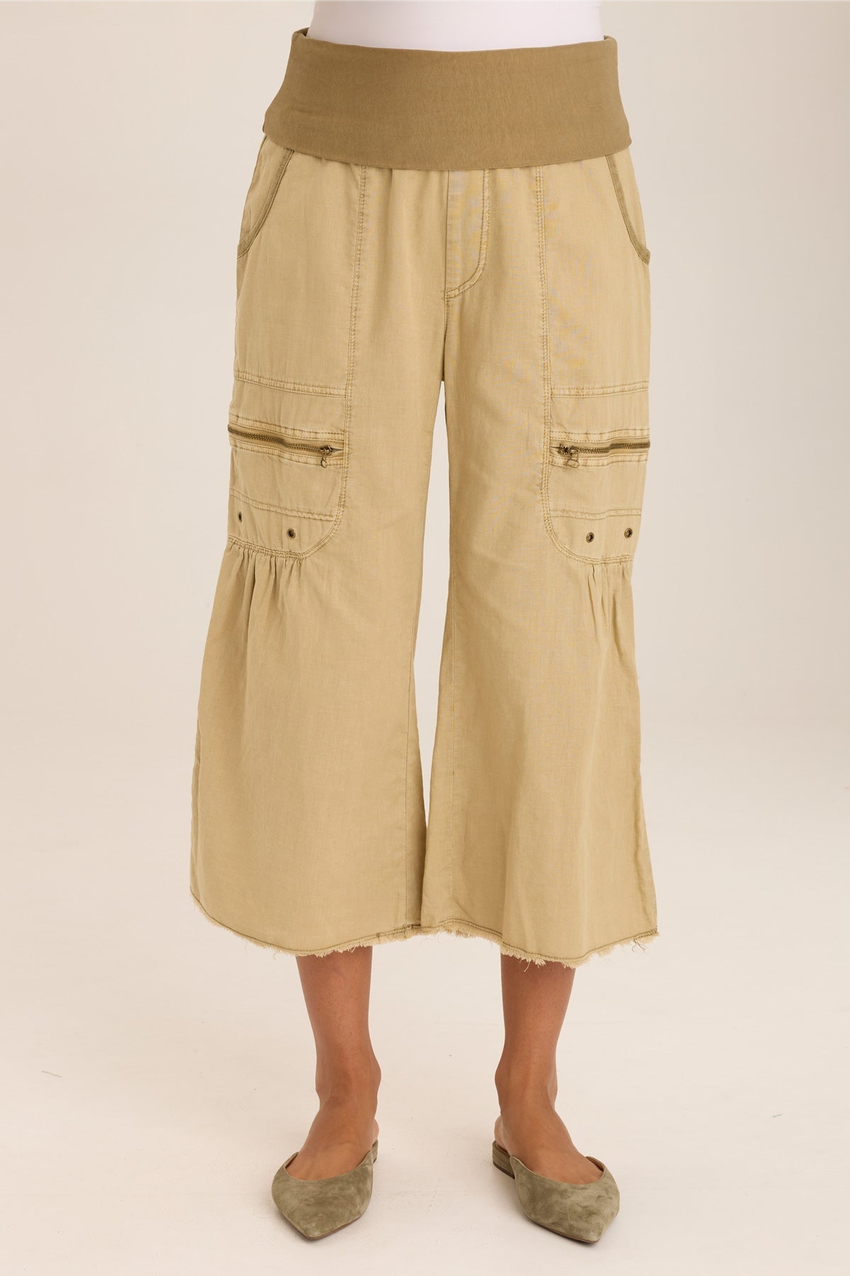 Wearables Pasqual Cotton Linen Flowy Cargo Crop with foldover jersey waist and distressed hem in Beige Linwood Sands Pigment - XCVI