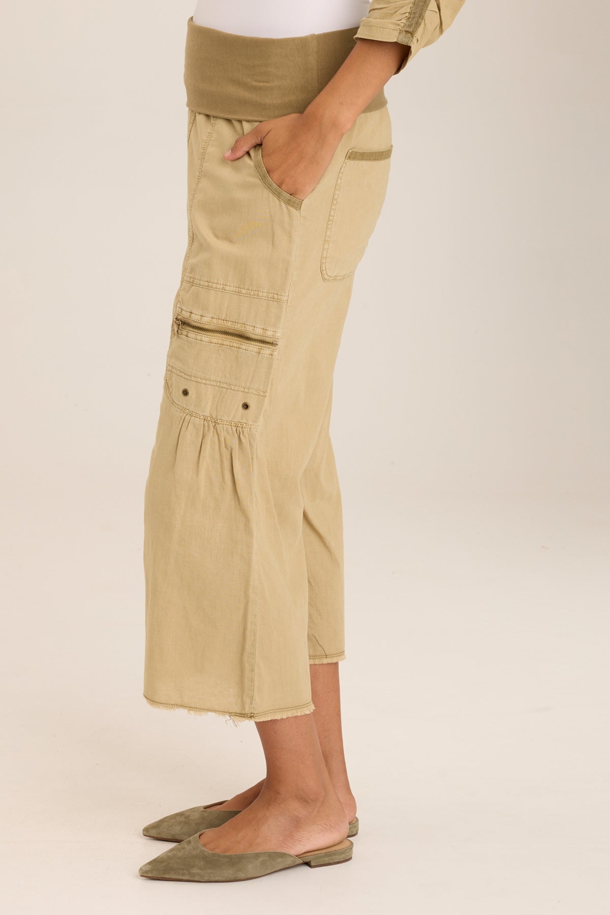 Wearables Pasqual Cotton Linen Flowy Cargo Crop with foldover jersey waist and distressed hem in Beige Linwood Sands Pigment - XCVI