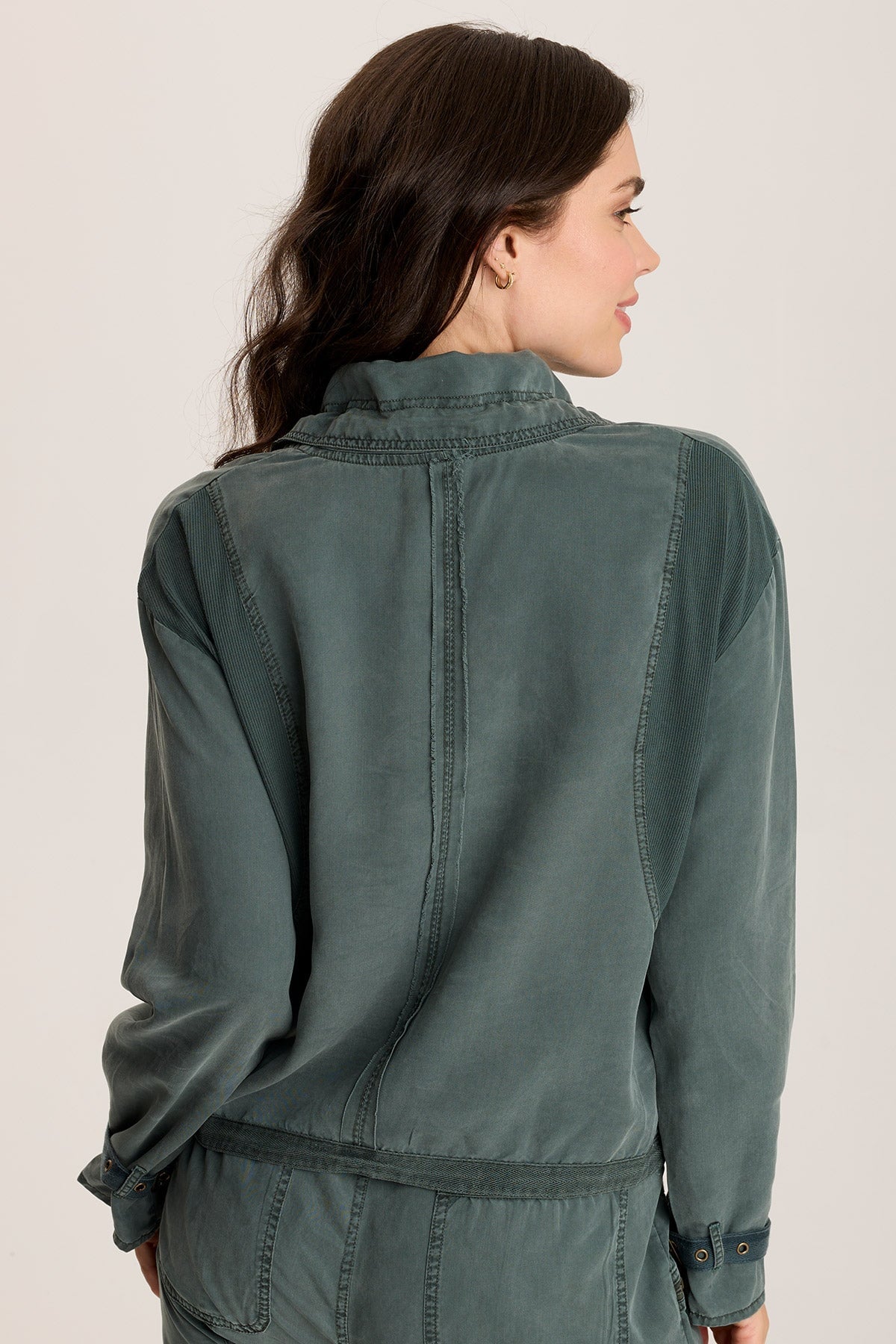 Oziel Utility Twill Jacket – With Flap Pockets & Drawstring Detail Silken Pine Pigment - XCVI