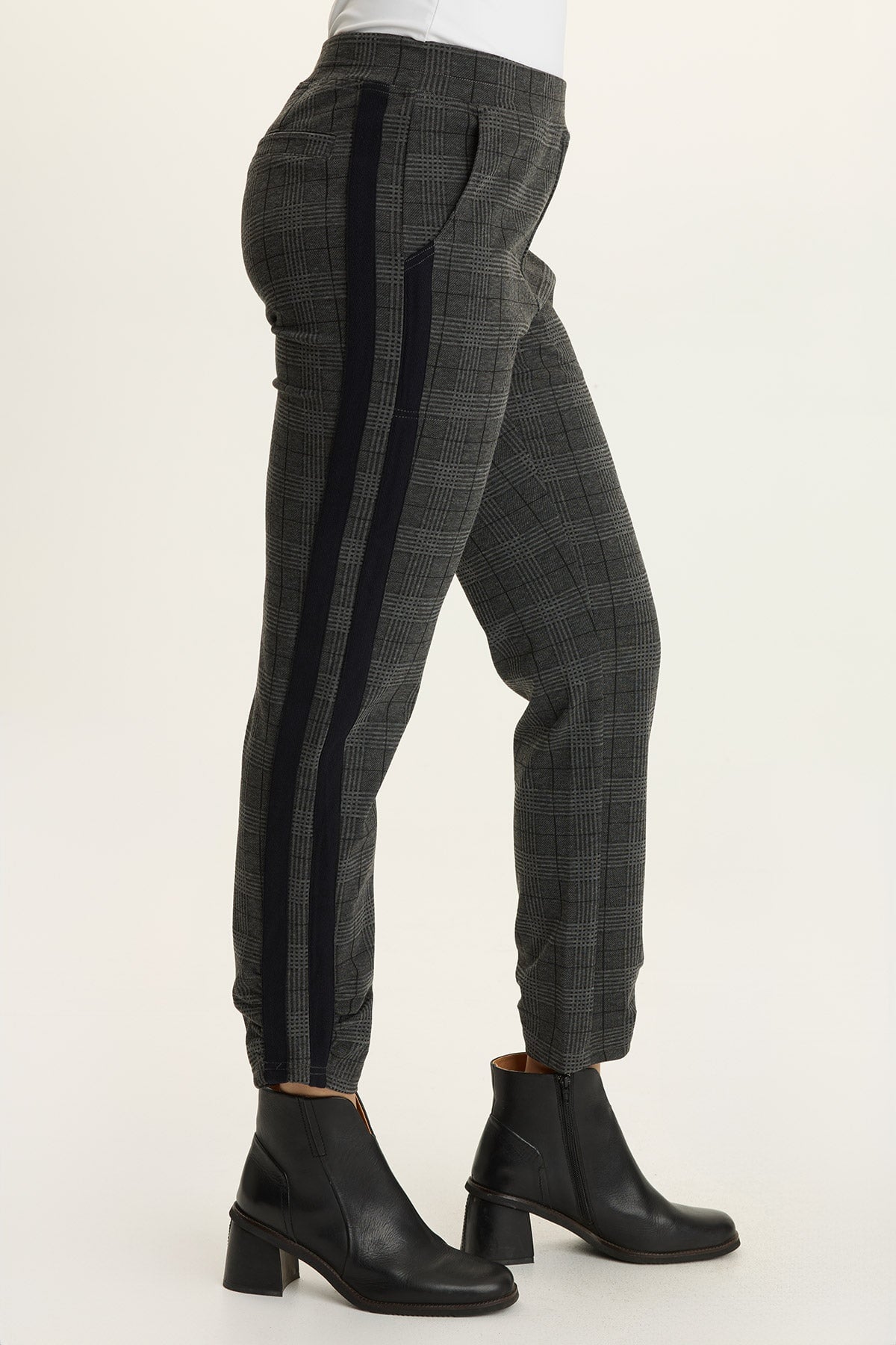 Wearables Nestor Plaid Pant Charcoal - XCVI