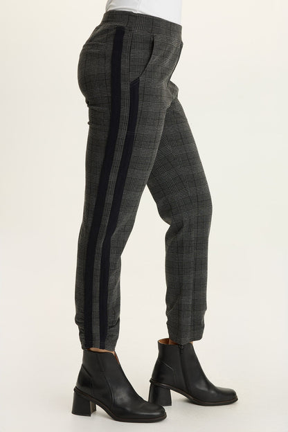 Wearables Nestor Plaid Pant Charcoal - XCVI