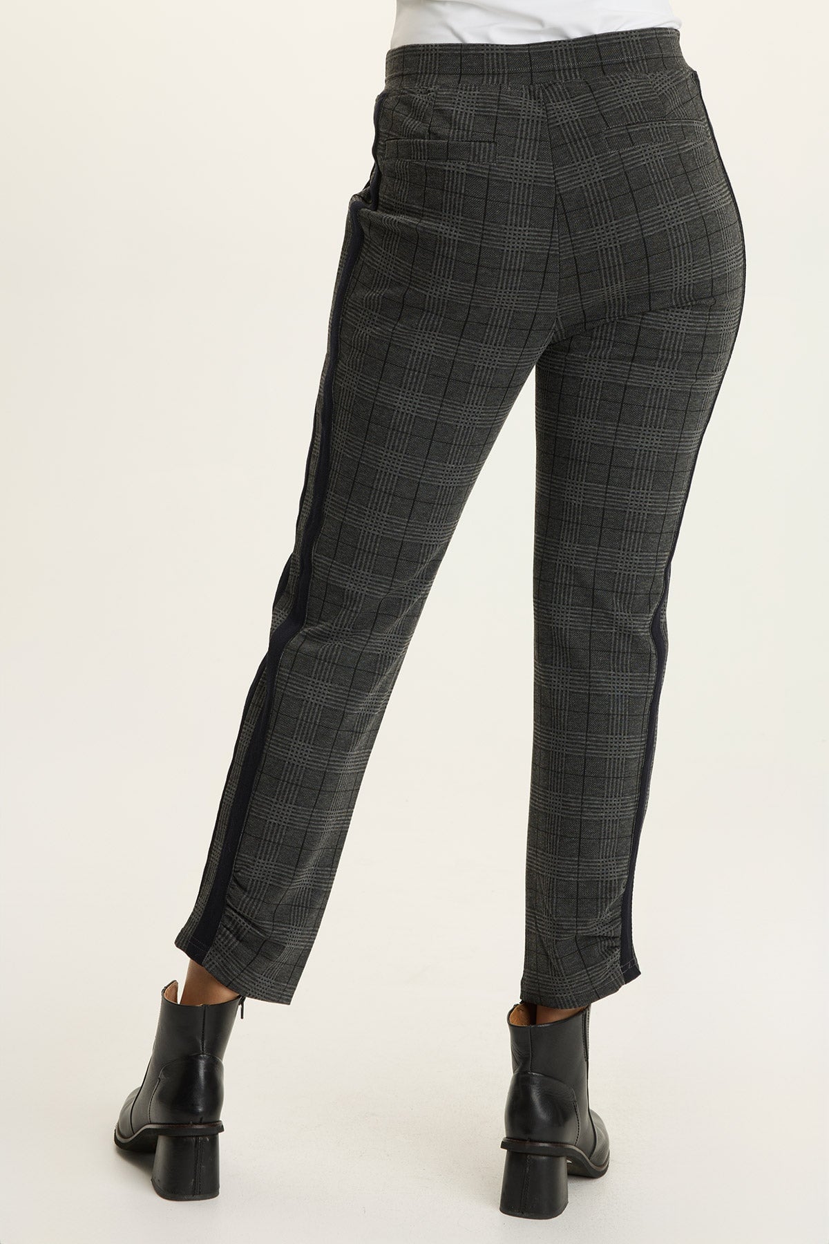 Wearables Nestor Plaid Pant Charcoal - XCVI